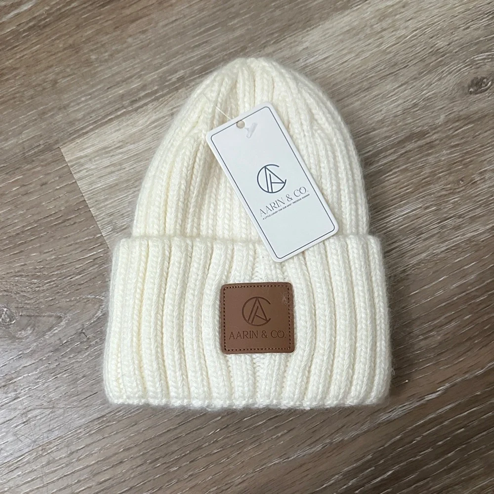 AARIN & CO NWT Ivory Knit Satin Lined Beanie $30 SIZE MEDIUM LARGE Luxe Gift Fab - Picture 1 of 5